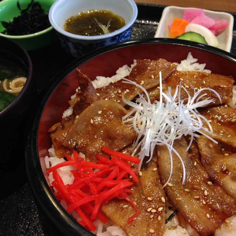 豚バラ焼肉丼(レストラン ようらく )