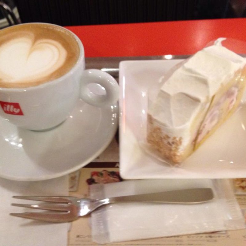 いちごのロールケーキ(espressamente illy 赤坂Bizタワー店)