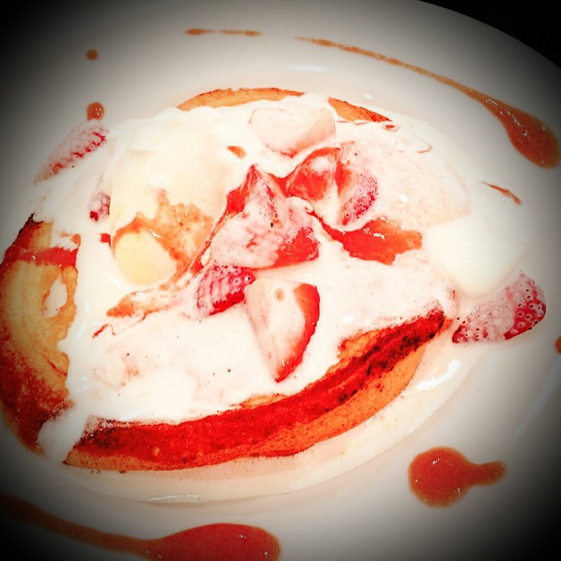 苺のスフレパンケーキ