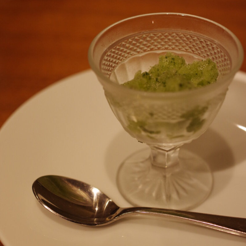 お口直しのバジルミントのシャーベット(湯布院イタリアン QUERCUS （ケルカス）)
