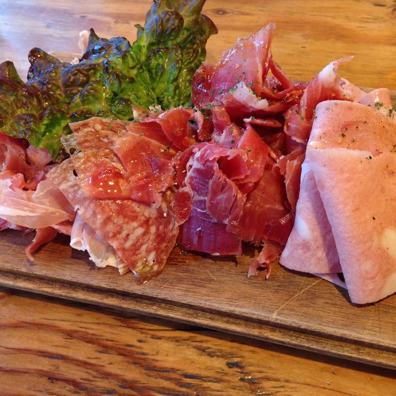 お肉の前菜盛り合わせ(野毛ビストロZIPスタンド)