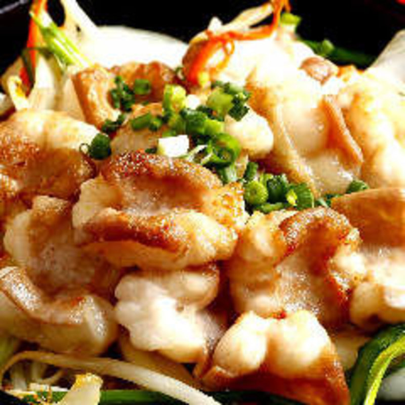 牛ホルモンのピリ辛鉄板焼き(はなれ （【旧店名】ほのか　お忍び個室ダイニング　錦糸町駅前店）)