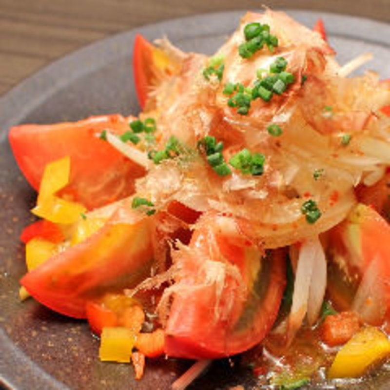 丸ごととまとのオニオンサラダ(はなれ （【旧店名】ほのか　お忍び個室ダイニング　錦糸町駅前店）)