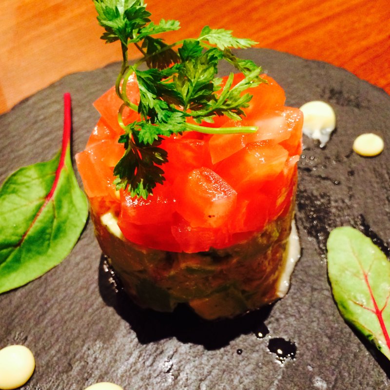 アボカドとトマト、スモークサーモンのタルタル(Bambi （バンビ）)