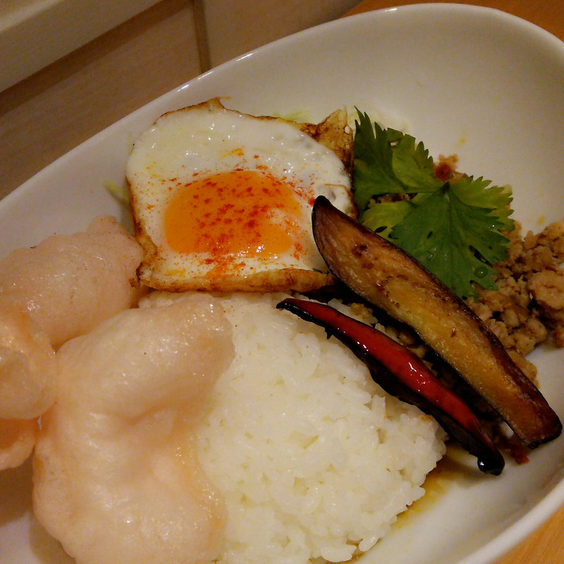 フレッシュバジル香る特製スパイシーガパオ 目玉焼きのせ(kawara CAFE & KITCHEN トレッサ横浜店)