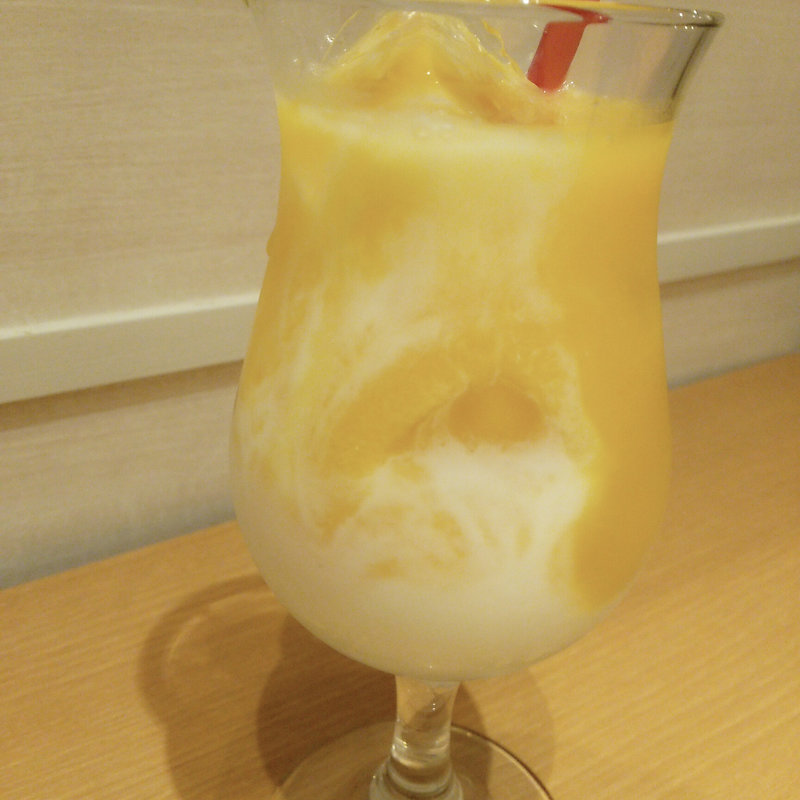 マンゴーラッシー(kawara CAFE & KITCHEN トレッサ横浜店)