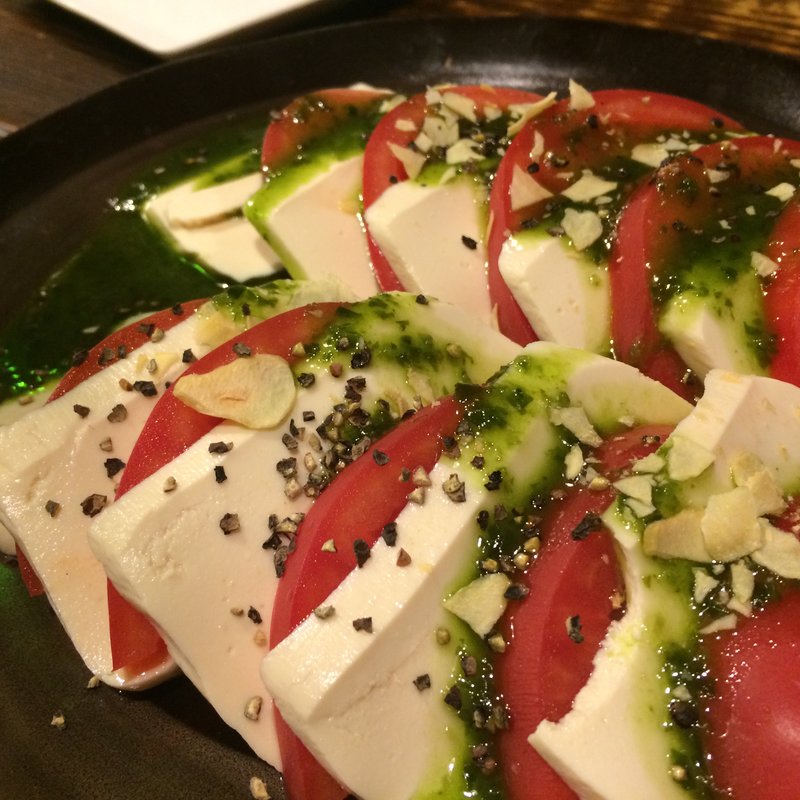 トマトと塩豆腐のカプレーゼ(ふく助)