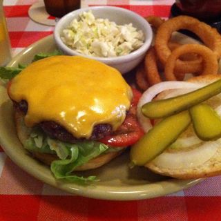 Cheese Burger(Restaurant and Bar Troubador)