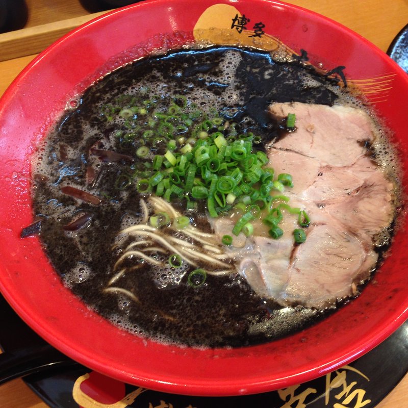 黒ラーメン(博多一幸舎 博多本店)