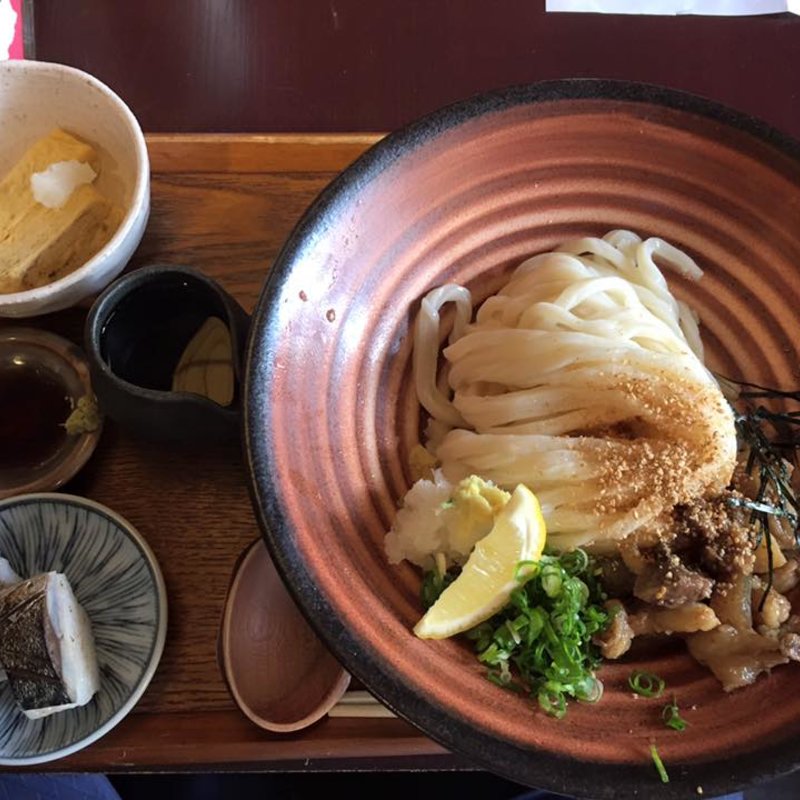 牛すじぶっかけうどん(い草製麺所 （いぐさせいめんじょ）)
