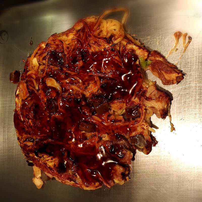 ぼっかけ玉子モダン焼そば(焼そば お好み焼 鉄板焼 やん！なんば本店)