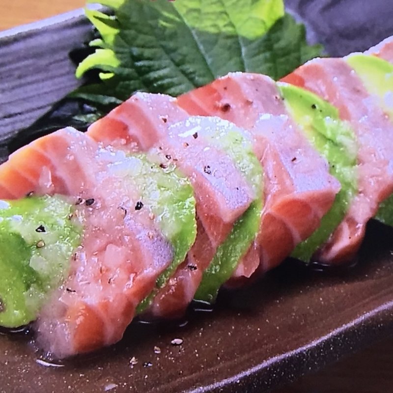 サーモンとアボカドのカルパッチョ(アボカド （AVOCADO）)