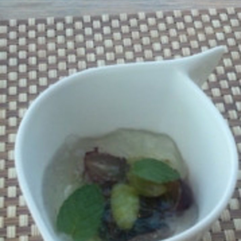 いろんなブドウとシャンパンジュレ(ラ・ソラシド フードリレーションレストラン (LA SORA SEED FOOD RELATION RESTAURANT))