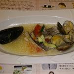 本日の鮮魚とアサリ、ムール貝のスープ仕立て