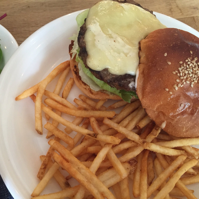 チェダーチーズバーガー(L.A.GARAGE 池尻大橋)