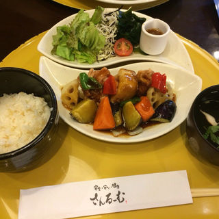 国産若鶏と彩り野菜の黒酢あんかけ御膳(さんるーむ渋谷店)