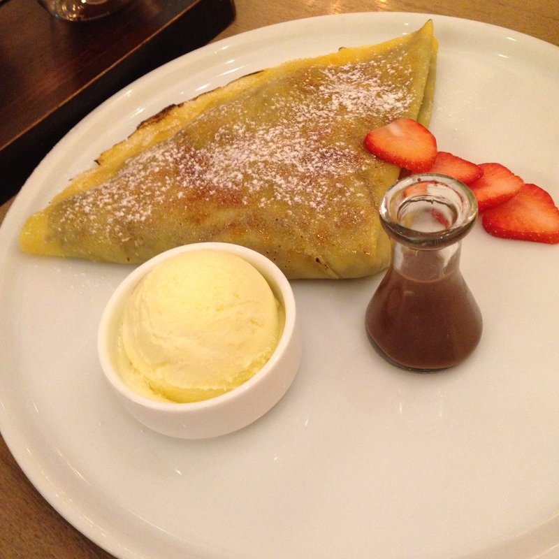 クレープブリュレ ストロベリーヘーゼルナッツ(MAX BRENNER CHOCOLATE BAR表参道ヒルズ)