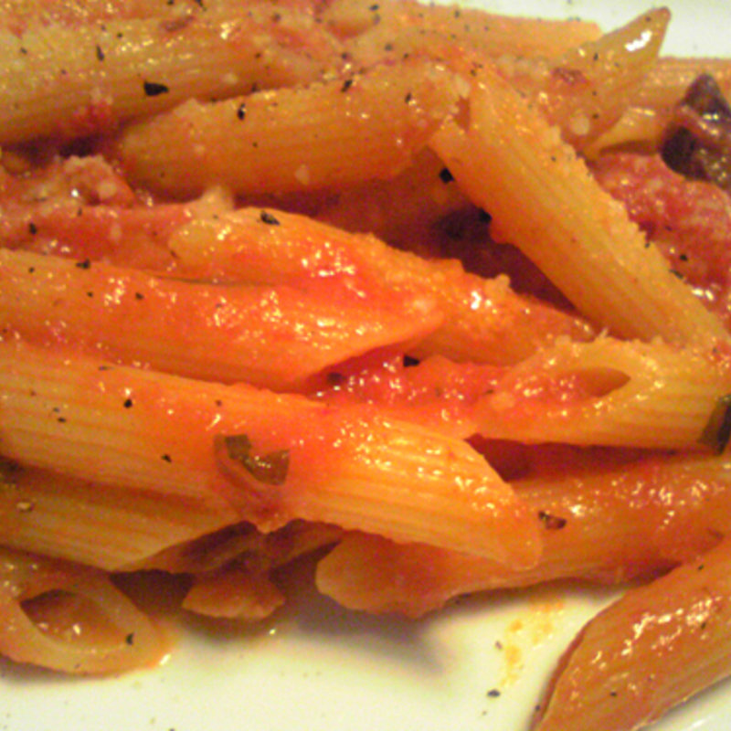 ローマ人の大好物アマトリチャーナソース和えショートパスタ(レジネッラ ポルセッコ)