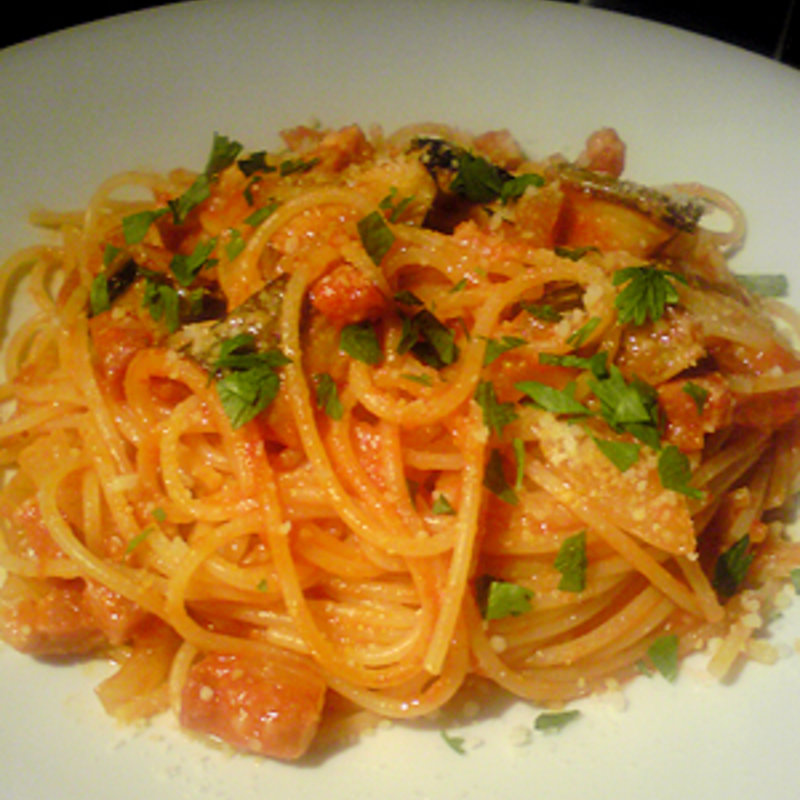 ベーコンと茄子のトマトソース　スパゲティー(ビソーニョ)