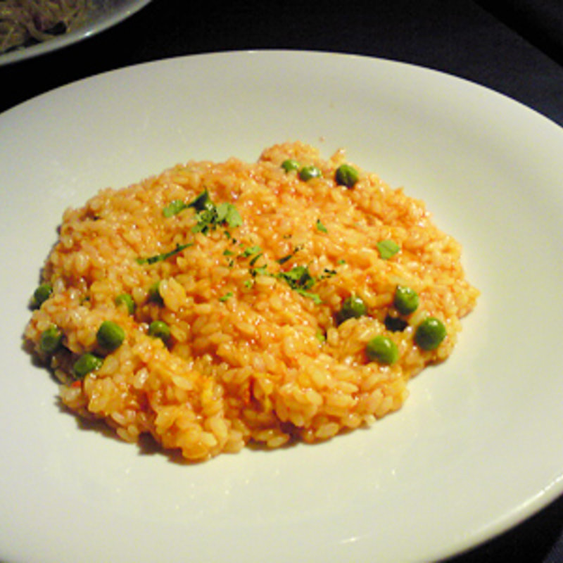 紅ずわいがにとグリーンピースのトマトソース(ビソーニョ)