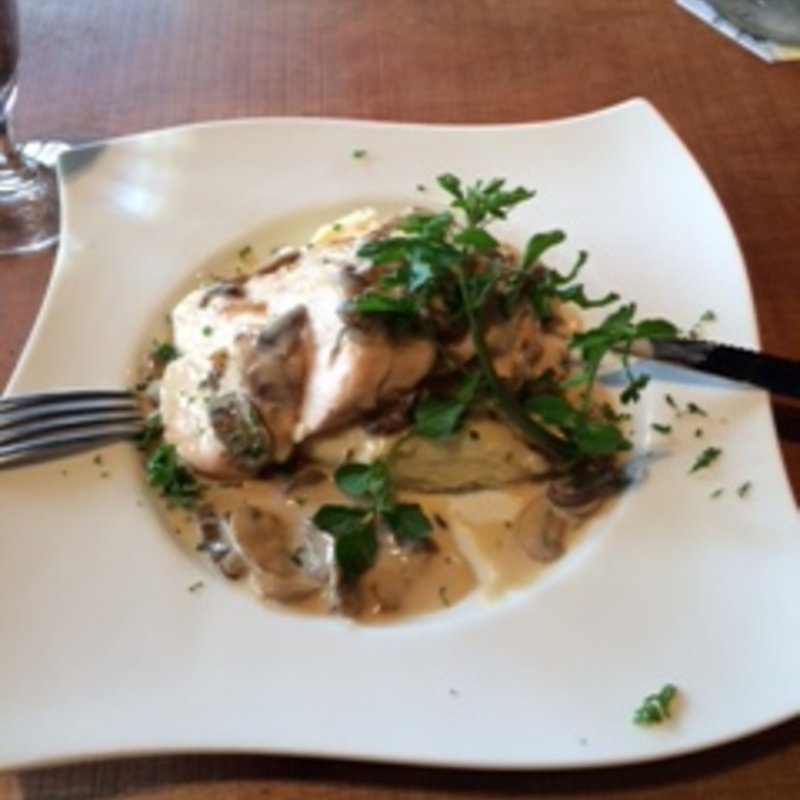 知床鶏胸肉のロティ じゃがいものピュレとマッシュルームのソース(Bistro flat)