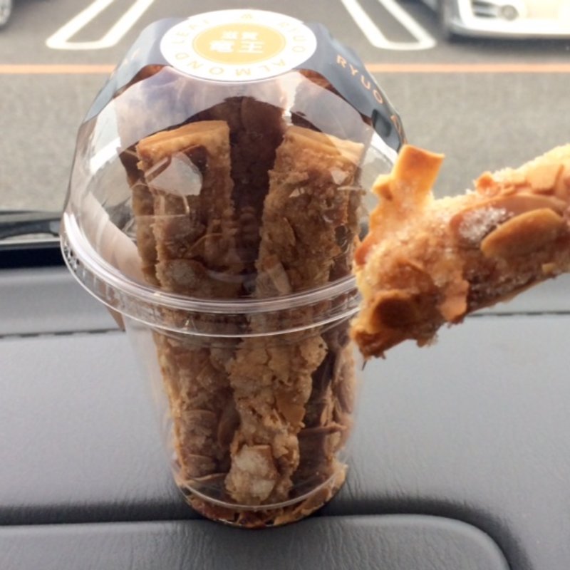 滋賀竜王アーモンドリーフパイ(カフェモロゾフ )