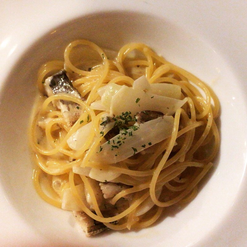 鱧と玉ねぎのクリームパスタ(グリルバールMITSU 元町店)