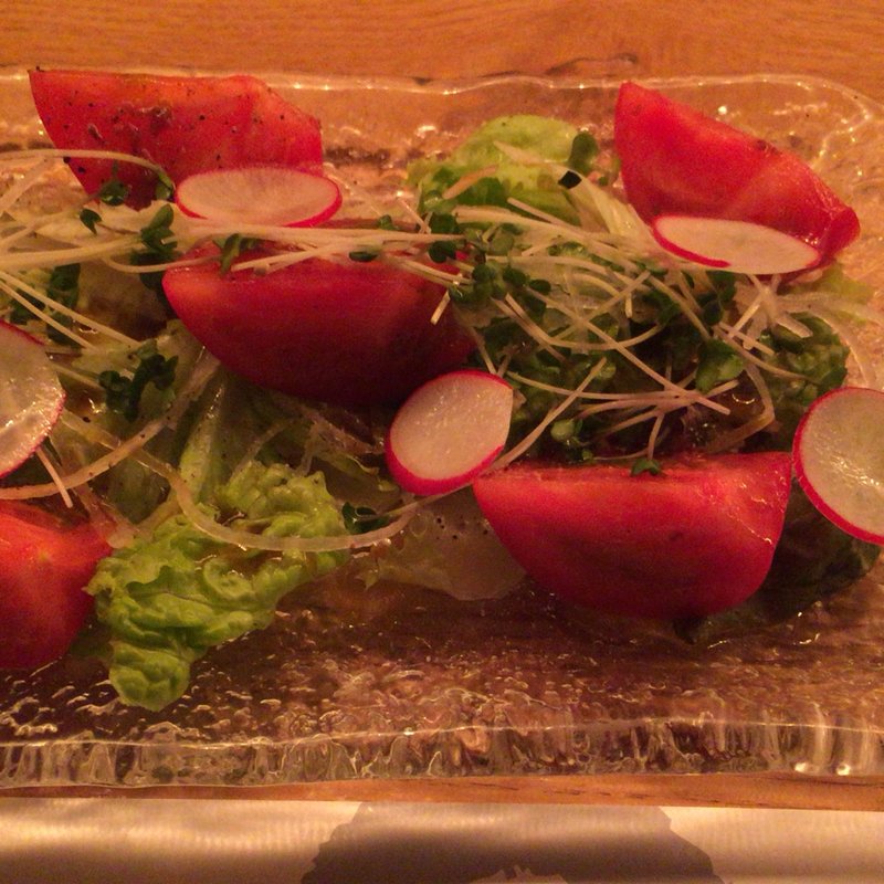 シンプルトマトのサラダ(錨屋 （無国籍ビストロ錨屋Ikariya）)