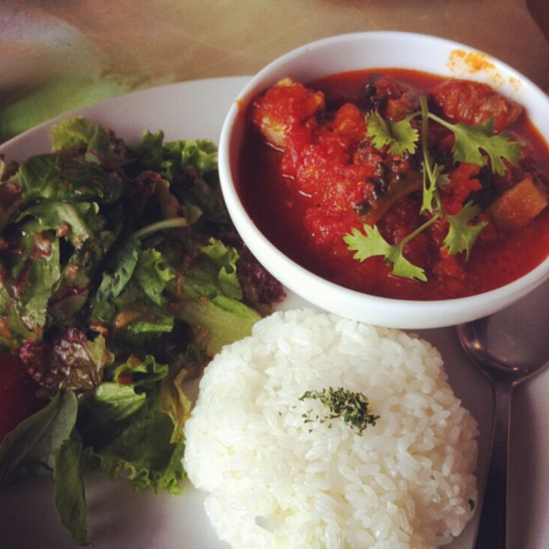 トマトと豚のスパイス煮込み(RAIN ON THE ROOF レインオンザルーフ)