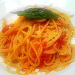 トマトソースのスパゲティーニ　バジル添え