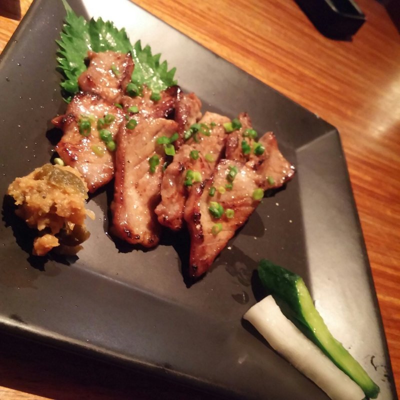 厚切り牛タンの塩麹漬焼き(横浜ハイボール倶楽部)