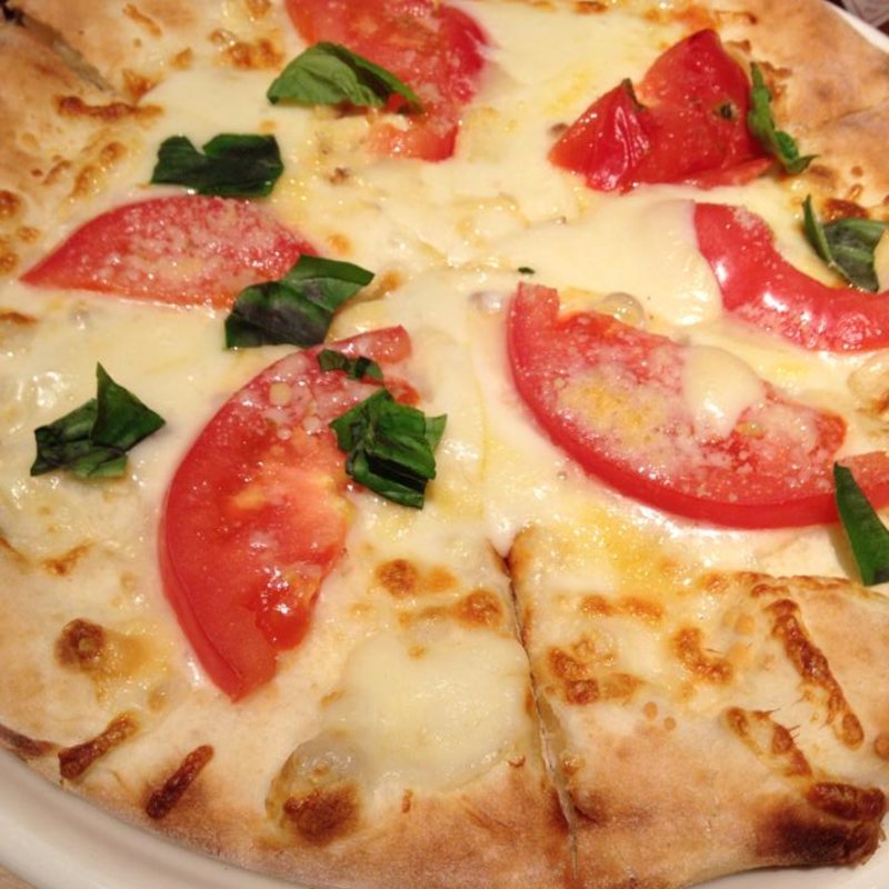 ファイブチーズ アンド フレッシュ トマト(カリフォルニアピザキッチン)