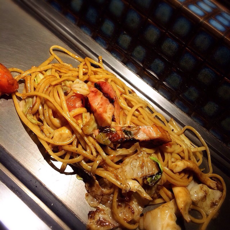 エリンギ厚切りベーコンのトマト焼きそば(京ちゃばな)