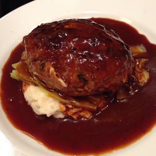 牛・豚・キャベツのハンバーグ　デミグラスソース(ビストロ石川亭COREDO室町店 （ ビストロいしかわてい ）)