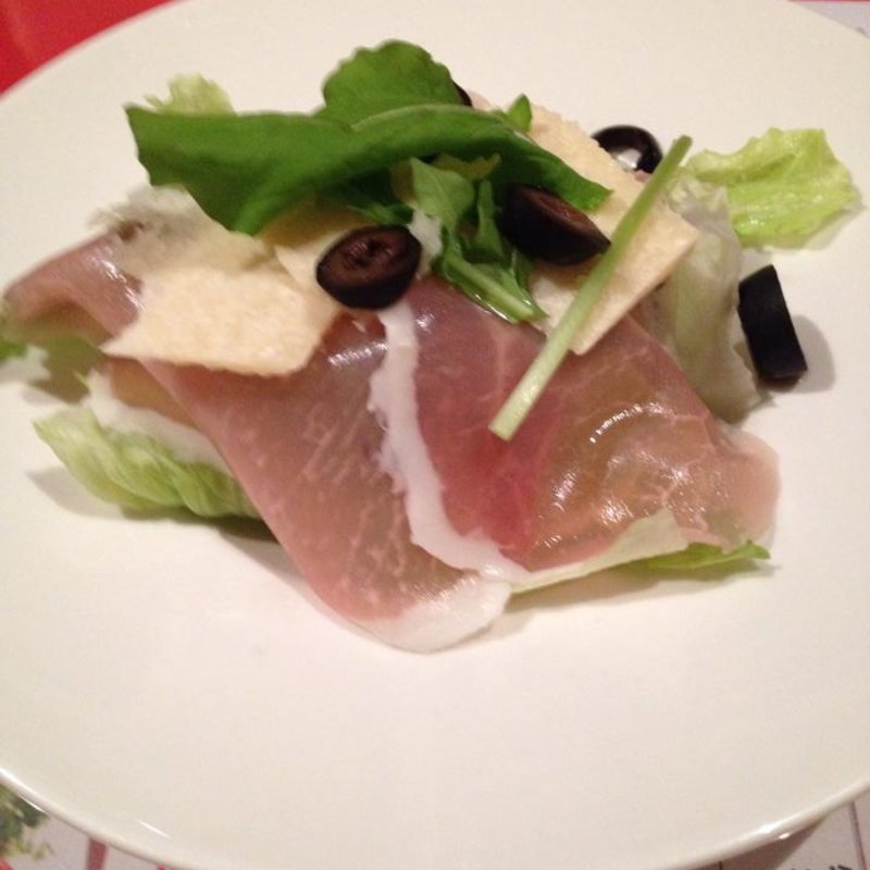 生ハムとパルミジャーノチーズのサラダ(壁の穴 原宿店 （カベノアナ）)
