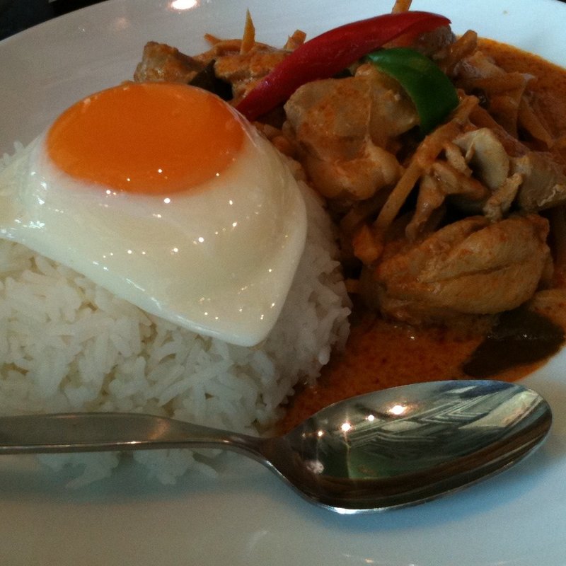 レッドカレーのランチ(タイレストラン 沌-Thong- コレド日本橋店)