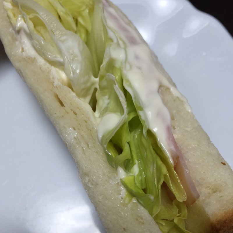 ハムとレタスのサンド(幸せの100円パン職人 桂千代原口店 )
