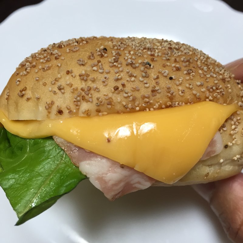 ハム＆チェダーチーズ(幸せの100円パン職人 桂千代原口店 )