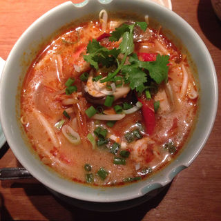 トムヤムスープの麺(クルン・サイアム 六本木店)