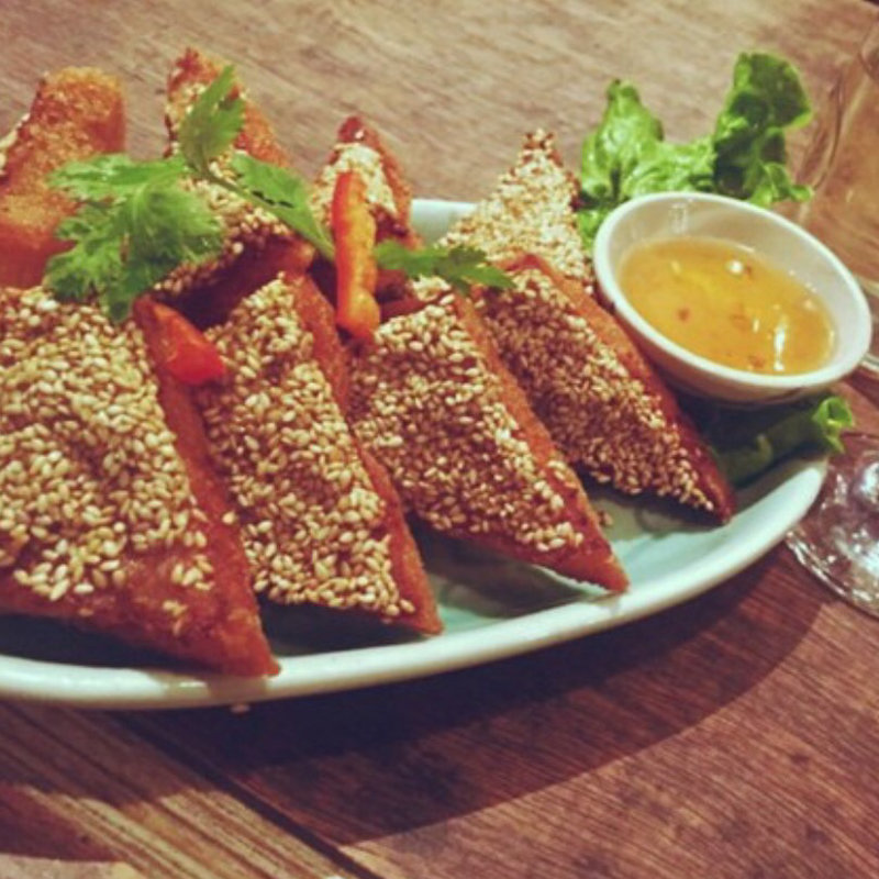 海老と豚挽き肉のすり身トースト(クルン・サイアム 六本木店)