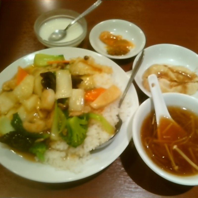 中華丼定食(横浜中華街 彩り小籠包食べ放題専門店 龍海飯店)