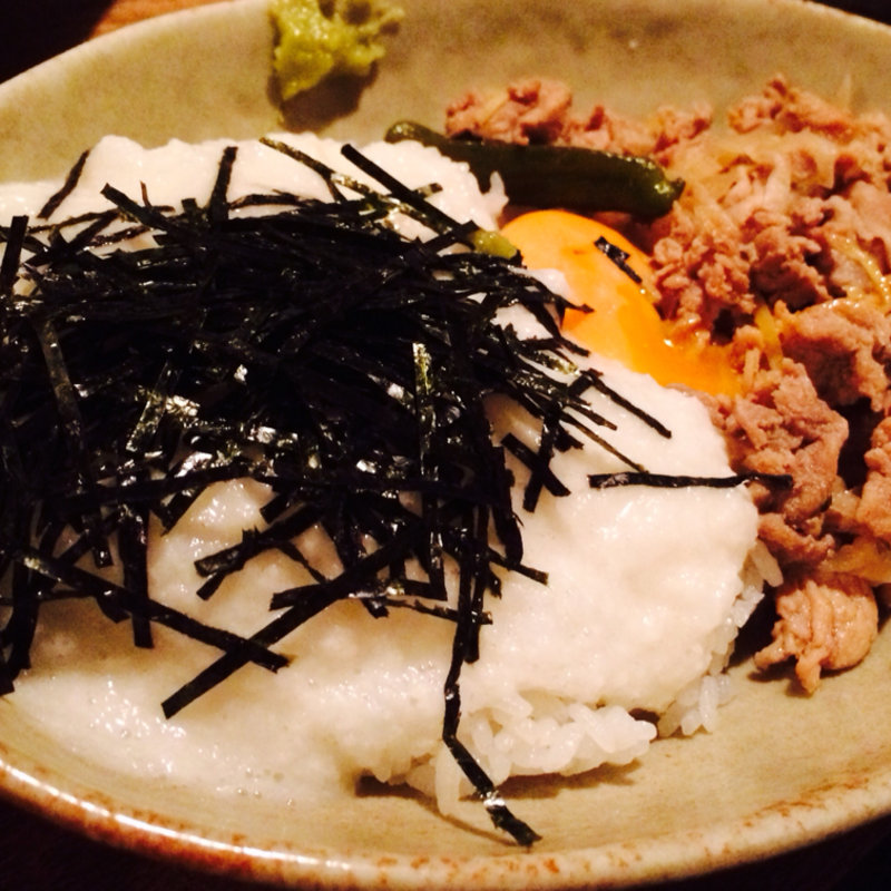 豚肉とシシトウの甘辛煮トロロかけご飯(クワランカ カフェ 吉祥寺 （qwalunca cafe）)