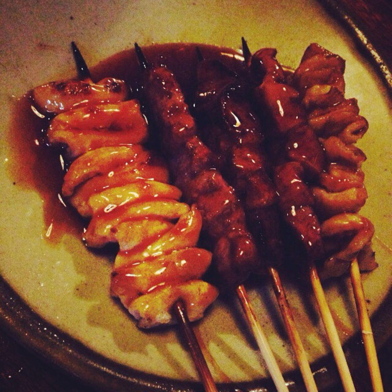 焼き(もつ)盛り合わせ5本・つくね焼き2本(愛酒家 ぼるが)