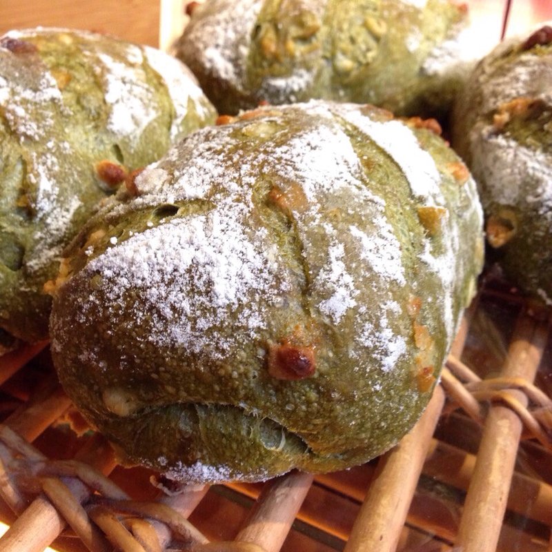 河越抹茶とホワイトチョコのカンパーニュ(川越ベーカリー楽楽)