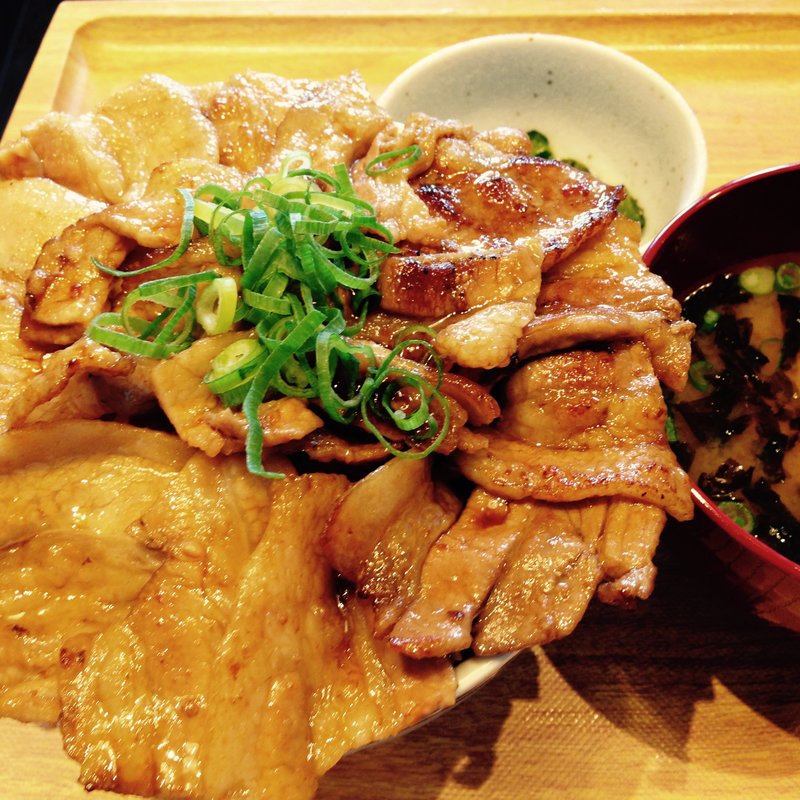 ぶたどん(やきとん チャールストン 品川シーズンテラス店 )