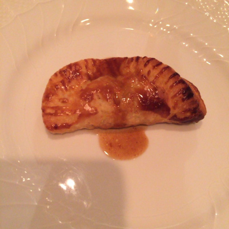 フォアグラのパイ包みソーション　(Le puits d’or ル・プュイドール 金の井戸)