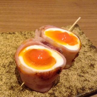 半熟卵のベーコンエッグ(肉ビストロ 熟 ルクア1100店 （ニクビストロ ジュク）)