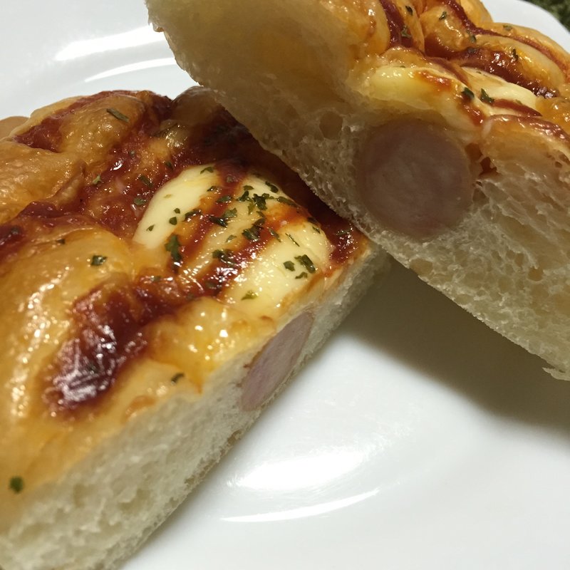 ウインナーパン(幸せの100円パン職人 桂千代原口店 )