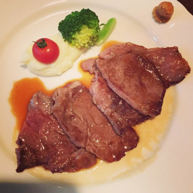 黒毛和牛霜降りモモステーキ(ステーキなぐら )