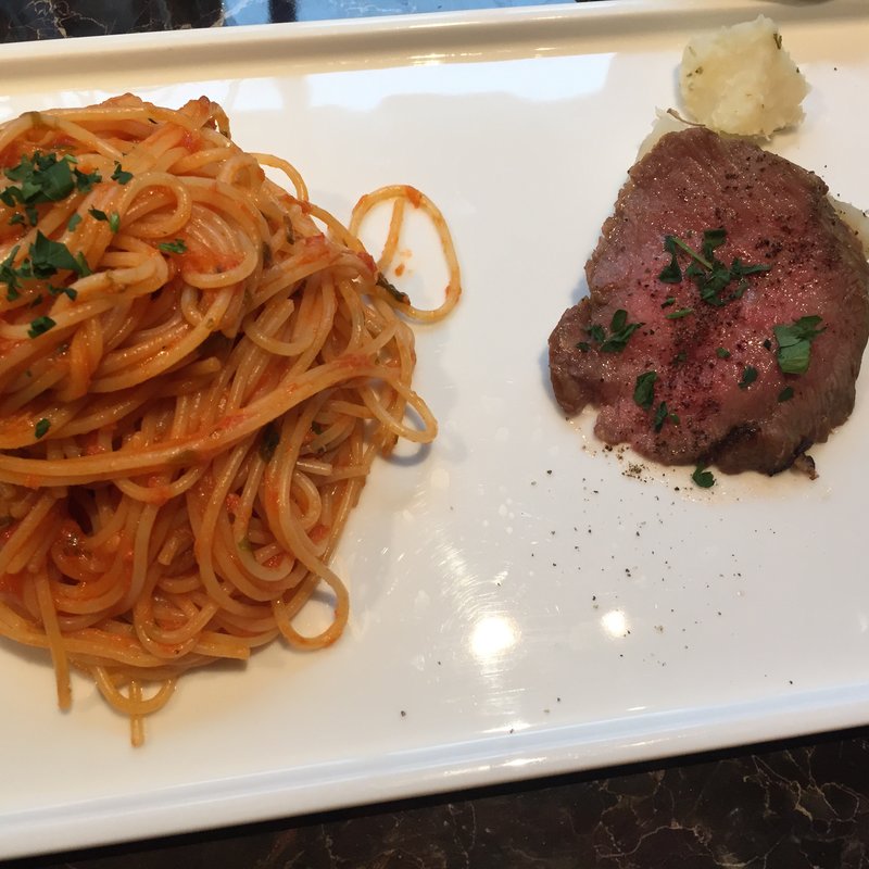 熟成肉とパスタのランチセット